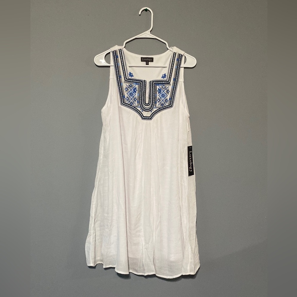 NWT Luxology White Embroidered Dress